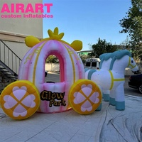 Décoration d'événement Chariot gonflable coloré, chariots gonflables tirés par des chevaux et tente de haute qualité