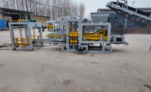 Machine de moulage de blocs hydraulique automatique QT4-15, machine à fabriquer des briques creuses en béton avec <span class=keywords><strong>prix</strong></span> <span class=keywords><strong>d</strong></span>'usine - Product Image 4