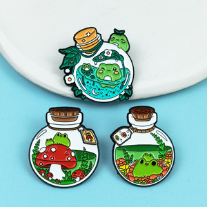 Spilla in metallo a forma di rana da cartone animato, personalizzata con pianta verde in bottiglia, distintivo a forma di animale, accessorio carino e versatile - Product Image 2