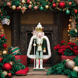 Muñeco Cascanueces Rey con Cetro de Copo de Nieve Blanco y Verde, Estilo Europeo, de Madera Maciza de 30 cm, Acabado Brillante, Capa de Algodón y Adornos Hechos a Mano - Product Image 2