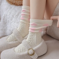 Chaussettes douces et chaudes en velours nuageux pour femmes, chaussettes mi-mollet pour l'automne et l'hiver, chaussettes en forme de cœur pour l'extérieur