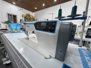 Máquina de Coser Industrial Jack de Pespunte Recto de Una Aguja Usada a Precio de Mayoreo, Modelo A4E con Cortahilos Automático y Cama Plana de Segunda Mano - Product Image 4