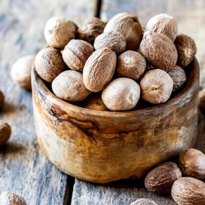 Épice naturelle de Jaiphal (noix de muscade) la plus vendue pour aromatiser les desserts ou les plats salés ou le biryani disponible au prix d'usine - Product Image 3