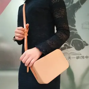패션 여성 핸드백 실리콘 가방 사용자 정의 크로스 바디 가방 로고 어깨 Eva 가방 실리콘 슬링 가방