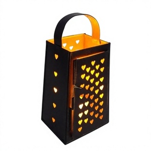 ตะเกียงโลหะรูปหัวใจสำหรับใส่เทียนทีไลท์ ตกแต่งบ้านในวันวาเลนไทน์ - Product Image 1