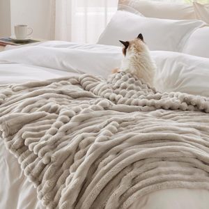 Couverture en flanelle chaude et sherpa très populaire pour chambre à coucher, couverture lestée décorative bleue en flanelle chaude pour l'hiver - Product Image 4