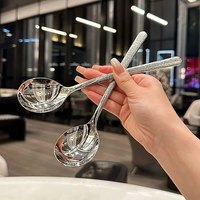 Outils de cuisine créatifs pour hôtels Cuillère en acier inoxydable avec motif de marteau et longue poignée occidentale Ustensile en métal durable