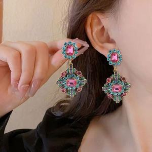 Pendientes Largos de Estilo Vintage, Chapados en Oro de 18K, con Circonita Antigua, Diseño Geométrico de Alta Gama para Fiesta - Product Image 1