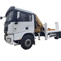 Camion de transport à plateau plat 6*4 avec grue à bras pliable
