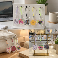 Porte-clés en plastique double face au design mignon, sans MOQ, taille mini, breloque de téléphone en acrylique avec cordons de différentes couleurs