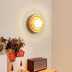 UP Lights Lampe murale ronde en <span class=keywords><strong>bois</strong></span> massif Lampe intérieure en <span class=keywords><strong>bois</strong></span> de noyer D28cm Petit couloir créatif en <span class=keywords><strong>bois</strong></span> ondulé en plus des lumières - Product Image 6