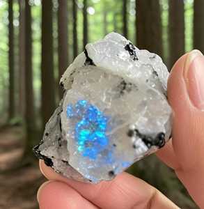 หินมูนสโตนหยาบที่เหมาะสมสำหรับการทำเครื่องประดับปลาสำหรับตู้ปลาการจัดสวนกระถางดอกไม้ - Product Image 1