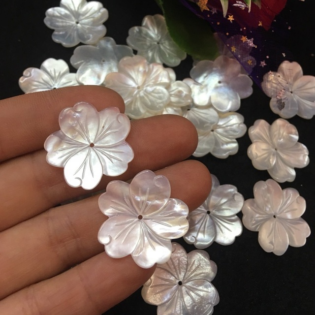 Factory Cheap Price White Color Any Shape Shell Flower Fashionable Mother of Pearl Shell Flower Materials for Jewelry Making