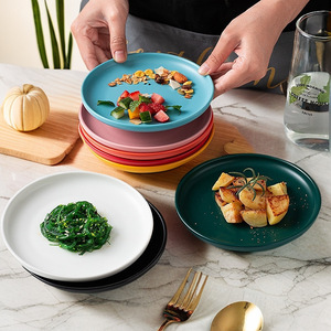 Assiette à dessert en <span class=keywords><strong>porcelaine</strong></span> émaillée de couleur de haute qualité, vente en gros, design <span class=keywords><strong>moderne</strong></span> et simple, <span class=keywords><strong>vaisselle</strong></span> pour le petit-déjeuner - Product Image 1