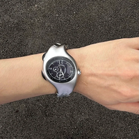 Montre rétro Y2K sur le thème des extraterrestres, style mid-century original, cadran en cristal saphir, bracelet en alliage, montre-bracelet à quartz pour homme