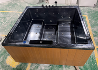 Baignoire autoportante chauffée en acrylique pour adultes avec température constante, jets à bulles et massage à air pour usage intérieur en hôtel moderne