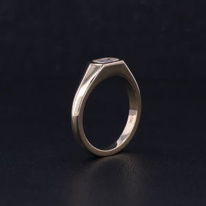 Anillo de Oro Amarillo de 10K con Diamantes Cultivados en Laboratorio de Corte Esmeralda de 0.5 Quilates, Joyería Personalizada Starsgem - Product Image 4