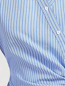 Blusa Cruzada a Rayas Azules y Blancas para Mujer - Camisa con Cuello y Cintura Ajustada con Dobladillo Asimétrico a la Moda - Product Image 6