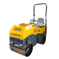 Mini-compacteur vibrant thermique portatif pour réparation routière, également disponible en version autoportée avec siège