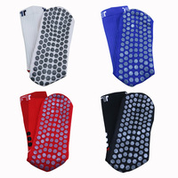 Chaussettes de football antidérapantes personnalisées OEM en gros pour hommes avec logo, idéales pour le Pilates et les sports de plein air