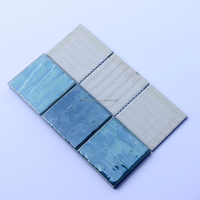 Stock de carreaux de mosaïque en céramique bleue Carreau de sol de piscine à peler pour cuisine Installation facile Style design moderne pour mur intérieur