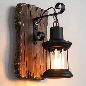 Applique murale lanterne industrielle rustique en bois, lampe murale vintage en métal noir et verre pour la décoration de cafés et couloirs - Product Image 1