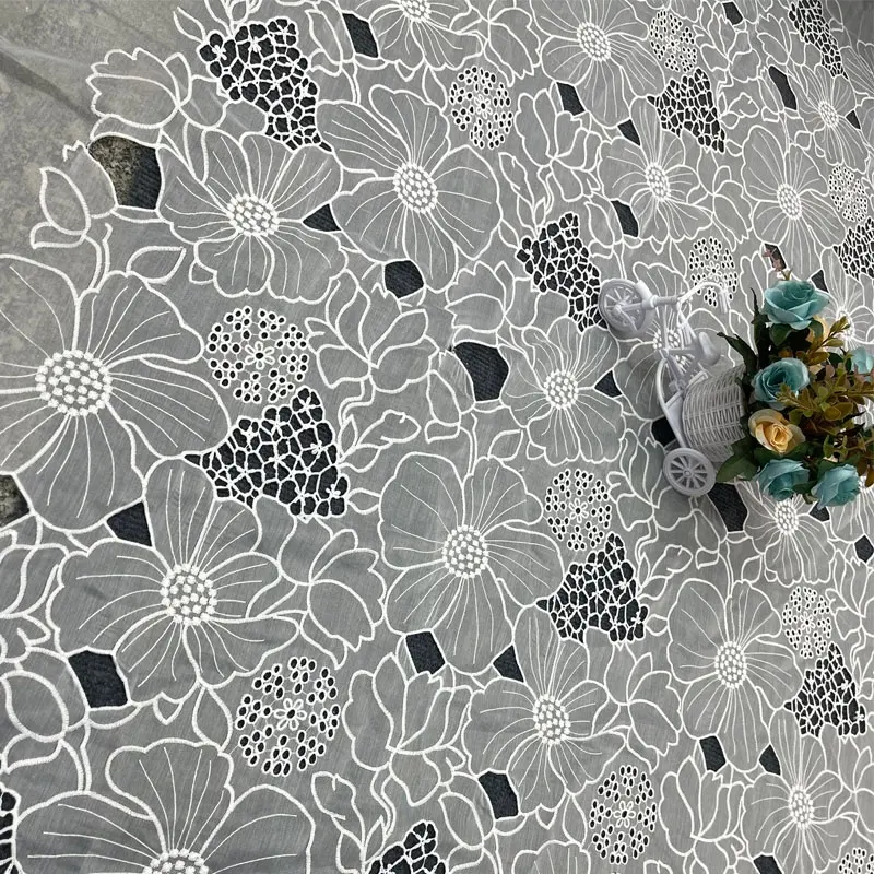 새로운 트렌드 폴리 에스터 Organza 패브릭 수용성 Florals Voile 레이저 쉬폰 패브릭 절단 잠옷