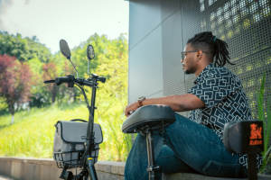 Patinete Eléctrico C1 Pro con Cesta y Asiento, 100 KM de Autonomía, Plegable, Frenos de Disco Dobles, Pedal de Madera Antideslizante, para Desplazamientos y Reparto - Product Image 6