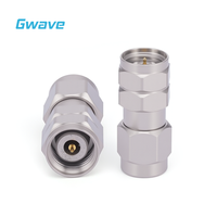 Adaptateur RF à ondes millimétriques haute fréquence SMA vers 2,4 mm en acier inoxydable DC-26,5 GHz avec VSWR <1,15 et impédance 50 Ohm pour tests en laboratoire