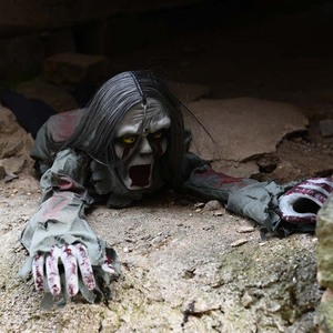 Accessoire de déguisement de zombie rampant pour Halloween, fantôme effrayant lumineux avec yeux rouges brillants et vêtements sanglants pour la décoration de maison hantée - Product Image 2