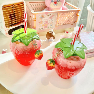 Bouteilles d'eau en plastique transparent avec paille, motif <span class=keywords><strong>fraise</strong></span> mignon, pour enfants, filles et étudiants, pour boissons froides - Vente en gros - Product Image 3