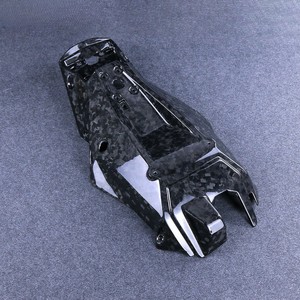 Carénage inférieur en fibre de carbone sèche 3K léger et haute résistance avec trous de fixation pré-percés pour 1290 Super Duke R 2020-2024 - Product Image 4