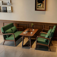 Meubles en bois massif HUALIN pour restaurants, cafés et hôtels : tables à manger, chaises et canapés