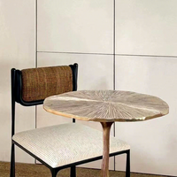 Chaise confortable avec dossier rembourré et pieds en métal robustes pour la cuisine, la salle à manger et les moments de détente