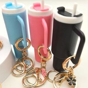 Llavero 3D, Vaso <span class=keywords><strong>de</strong></span> 40 oz, Mini Taza, Llavero con Accesorios para Vasos, Anillo para Llaves, Bolso, Mochila, Amuleto <span class=keywords><strong>de</strong></span> Flor, Bálsamo <span class=keywords><strong>Labial</strong></span> - Product Image 3