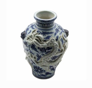 <span class=keywords><strong>Vaso</strong></span> Antico in Porcellana della Dinastia Yuan con Motivo a Fiori e Dragone Blu e Bianco - Product Image 3