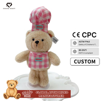 Chapeau de chef à motif quadrillé bleu sur le thème alimentaire, Ours en peluche rose, Tablier sur le thème de la pâtisserie, Poupée en peluche