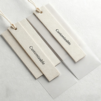 Étiquettes suspendues en carton de qualité supérieure avec logo personnalisé pour vêtements - Étiquettes de marque de luxe pour utilisation en supermarché, respectueuses de l'environnement