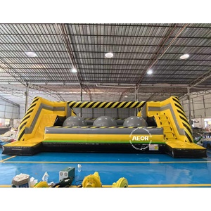 Jeu sportif gonflable géant Wipeout Challenge Couleurs Personnalisables pour Enfants, Usage Commercial Extérieur, avec Grandes Balles Gonflables à Sauter - Product Image 1
