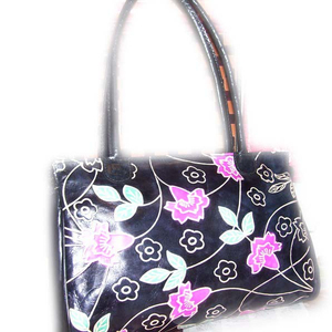 Pochette pour femme en cuir véritable avec broderie géométrique, fermeture à glissière et deux anses - Product Image 1