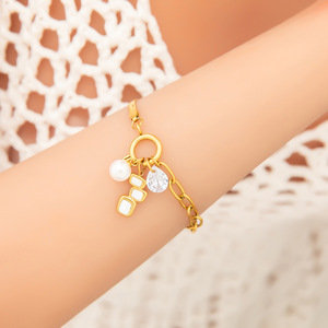 Pulsera de perlas europeas y americanas para mujer, joyería minimalista floral dorada, acero de titanio, uso diario, dije de perla blanca - Product Image 4