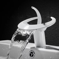 Robinet de lavabo cascade moderne nordique de style américain en laiton à poignée unique avec cartouche céramique pour eau chaude et froide, idéal pour les hôtels (vente en gros)
