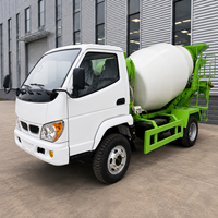 Camion malaxeur à béton professionnel avec tambour de mélange durable et réservoir d'eau