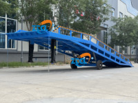 Plateforme de déchargement mobile pour camions de 10 à 12 tonnes, rampe de déchargement de conteneurs, niveleur de quai pour chariots élévateurs