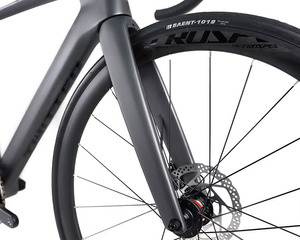 Xe đạp đường trường Kozo R1 Carbon Fiber 24 tốc độ, phanh đĩa dầu, khung carbon, bánh xe 700C (28 inch) dành cho người lớn - Product Image 3