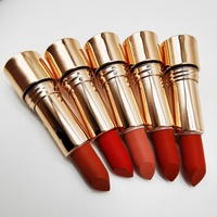 Produit végétalien sans cruauté aux animaux rouges à lèvres avec logos cosmétiques marque privée hydratant rouge à lèvres velours mat régulier