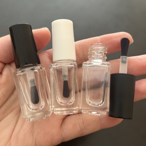 ISMAN Envío Inmediato: Botella Vacía de Esmalte de <span class=keywords><strong>Uñas</strong></span> de 4ml con Pincel, Tapa Negra Mate/Blanca, Envase de Vidrio Transparente, Venta al por Mayor Directa de Fábrica - Product Image 1