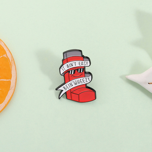 Komik Pembe Astım İnhalerı Emaye Rozeti Nefes Alma Zor Humor Broş Yaka Çantası Rozeti Takı Toptan Satış - Product Image 2