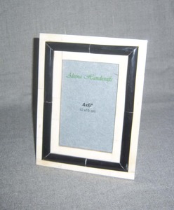 Marco de Fotos Moderno y Ecológico con Incrustaciones de Hueso, Hecho a Mano en India, Tamaño Personalizado, Uso en Mesa, Precio Económico - Product Image 4