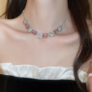 Collana Girocollo Asimmetrica <span class=keywords><strong>Eterea</strong></span> con Perline in Rame e Zirconi a Fiore, Stile Lusso Leggero di Alta Moda, Gioiello Versatile, Idea Regalo - Product Image 2